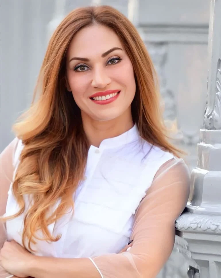 Happy smile Dr Nikaeen in Woodland Hills